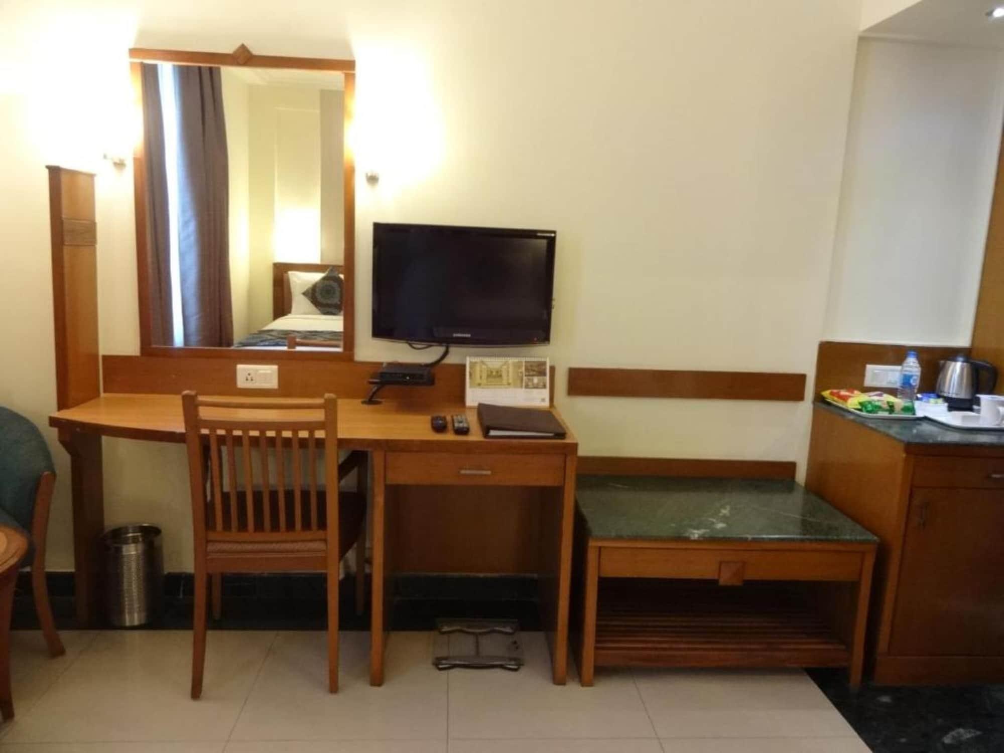 J P Cordial Hotel Bangalore Bagian luar foto