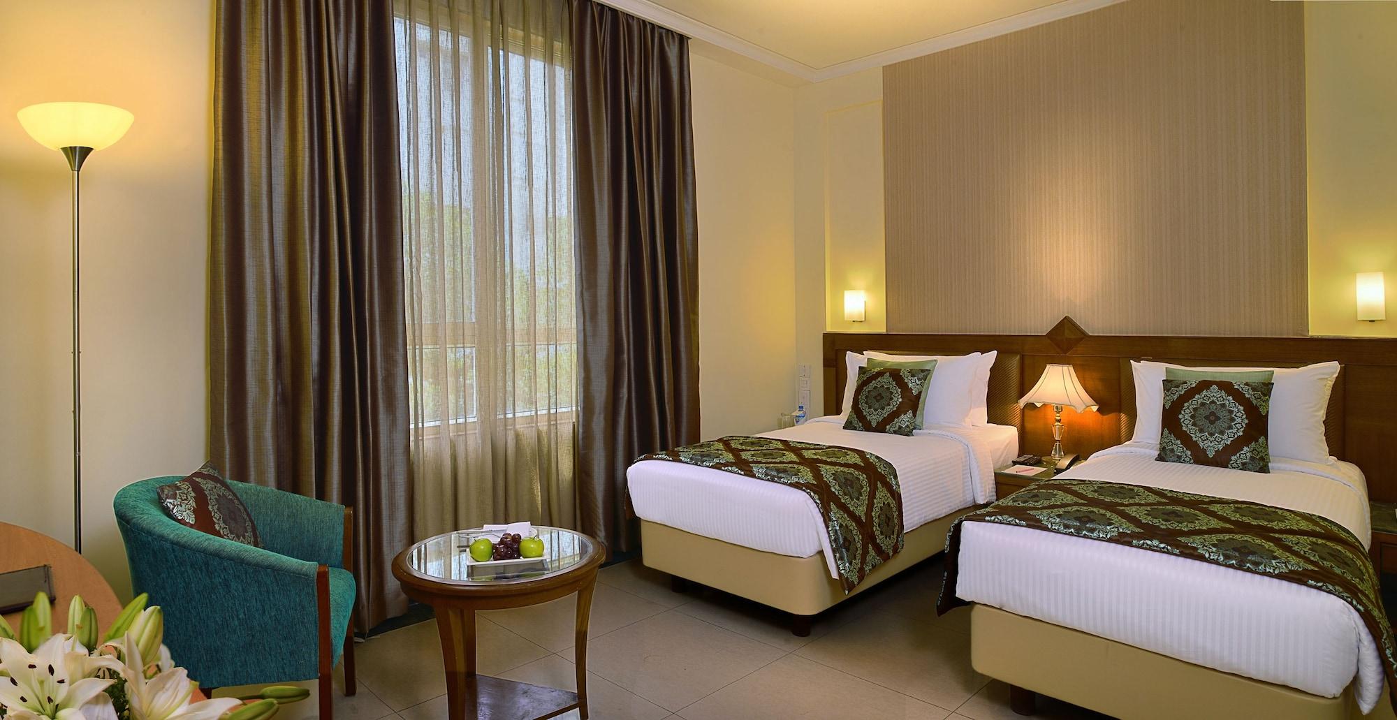 J P Cordial Hotel Bangalore Bagian luar foto