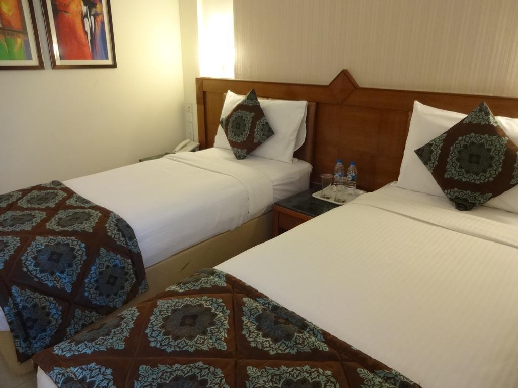 J P Cordial Hotel Bangalore Bagian luar foto