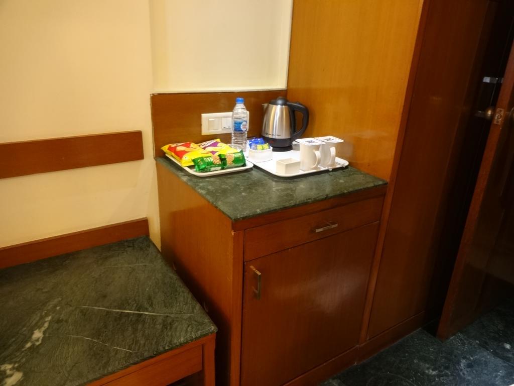 J P Cordial Hotel Bangalore Bagian luar foto