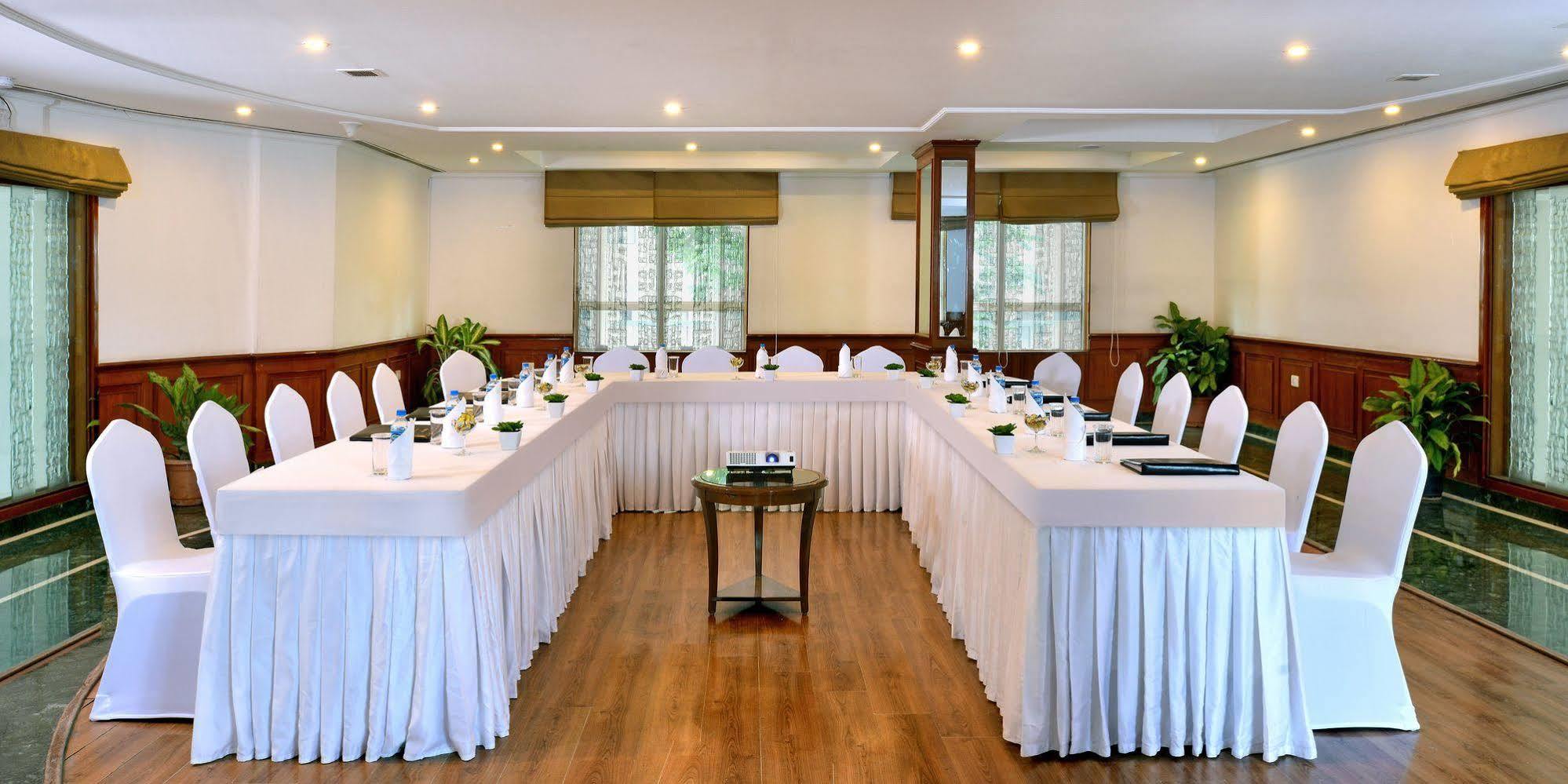 J P Cordial Hotel Bangalore Bagian luar foto